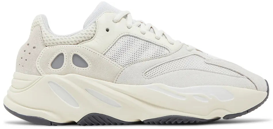 Yeezy 700 - Analog